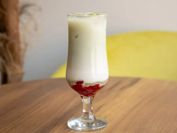 Iced Matcha Latte (Mangue - Fraises)